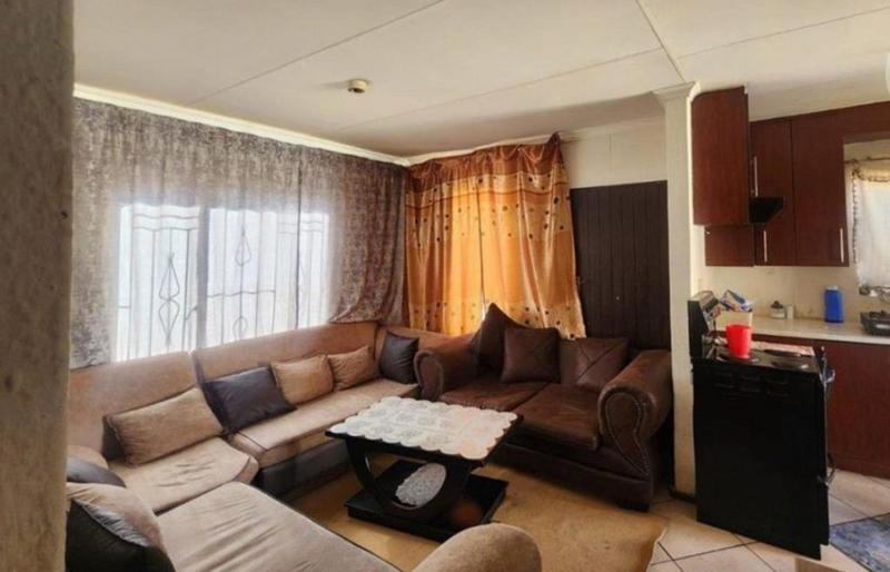 2 Bedroom Property for Sale in Clayville Gauteng
