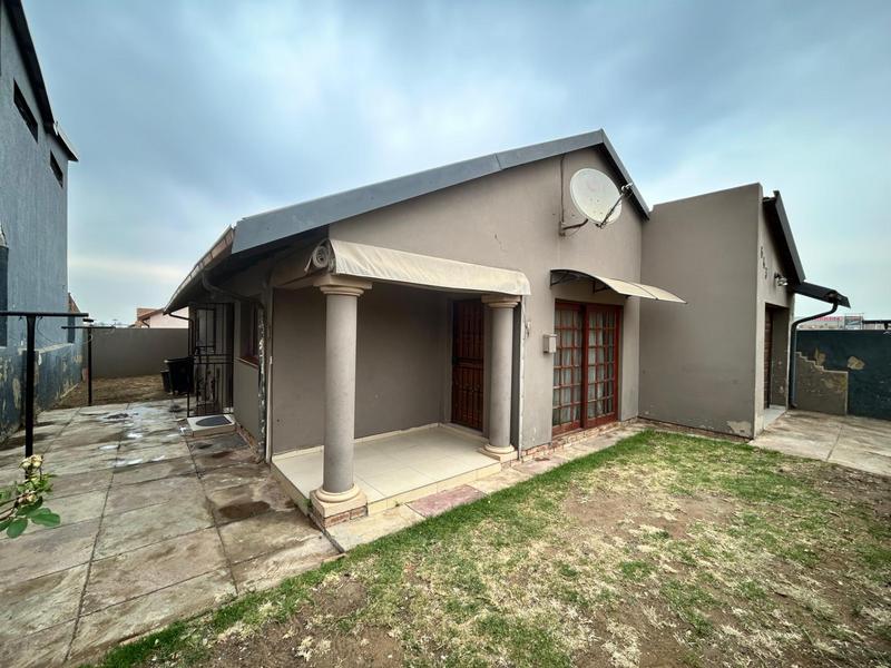 3 Bedroom Property for Sale in Cloverdene Gauteng