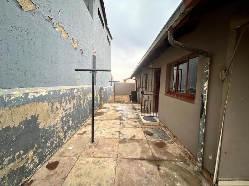 3 Bedroom Property for Sale in Cloverdene Gauteng
