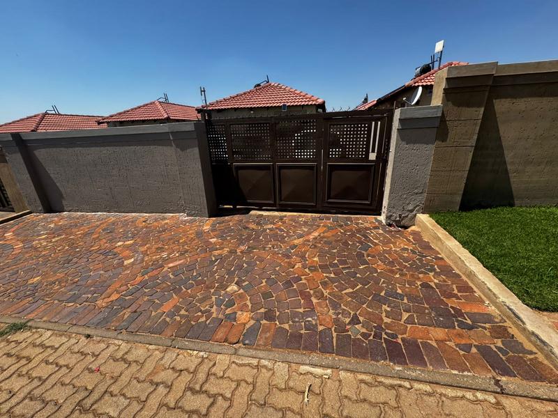 2 Bedroom Property for Sale in Lufhereng Gauteng