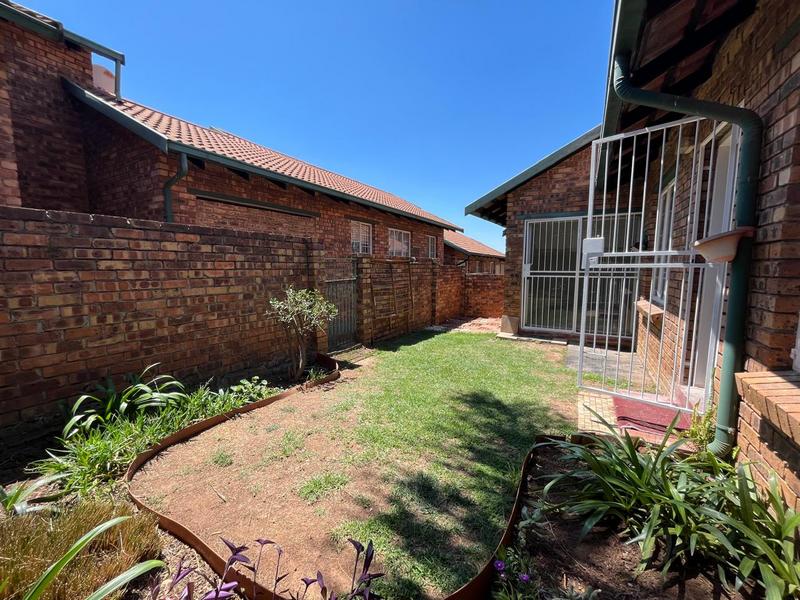 2 Bedroom Property for Sale in Birchleigh Gauteng