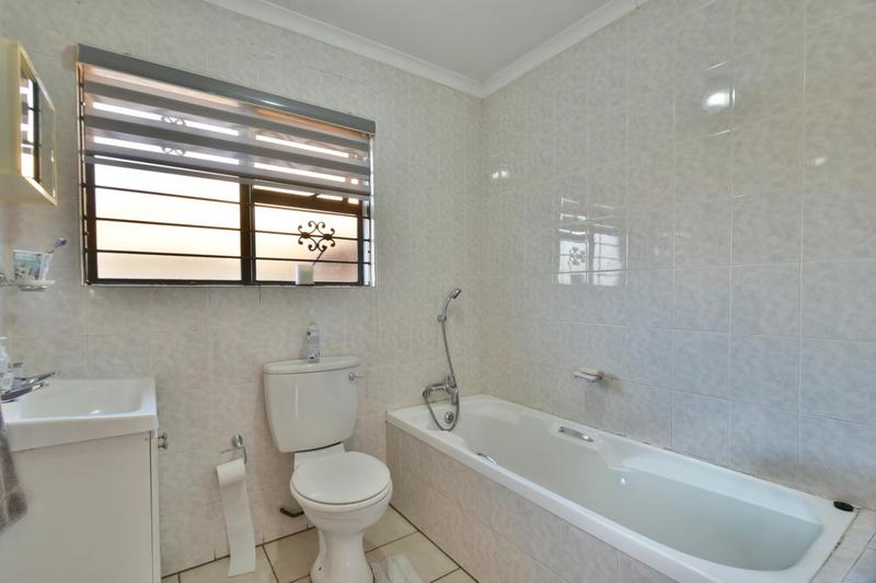 3 Bedroom Property for Sale in Mondeor Gauteng