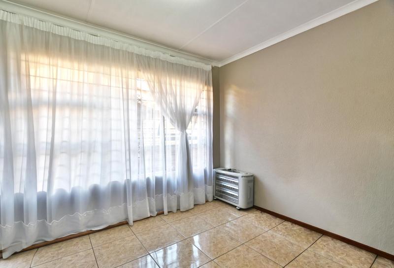 3 Bedroom Property for Sale in Mondeor Gauteng