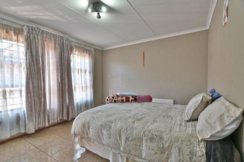 3 Bedroom Property for Sale in Mondeor Gauteng