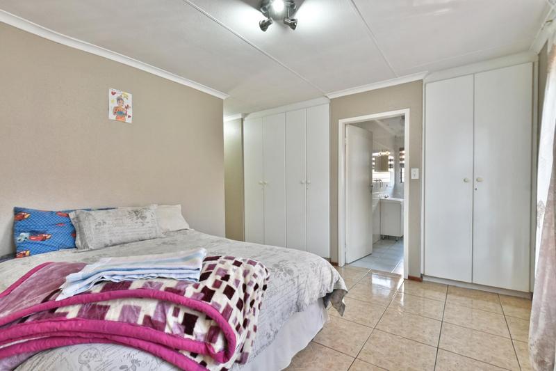 3 Bedroom Property for Sale in Mondeor Gauteng