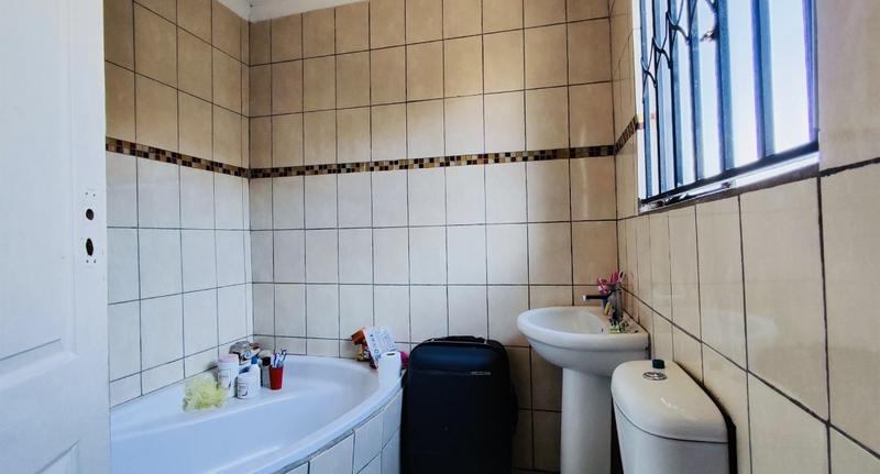 3 Bedroom Property for Sale in Windmill Park Gauteng
