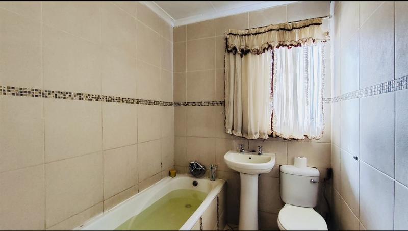 3 Bedroom Property for Sale in Windmill Park Gauteng