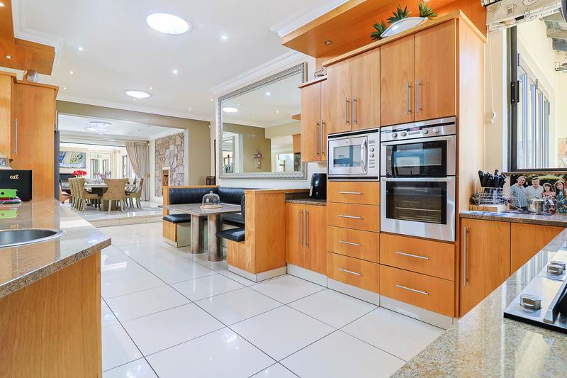 5 Bedroom Property for Sale in Alberante Gauteng