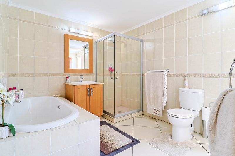 5 Bedroom Property for Sale in Alberante Gauteng