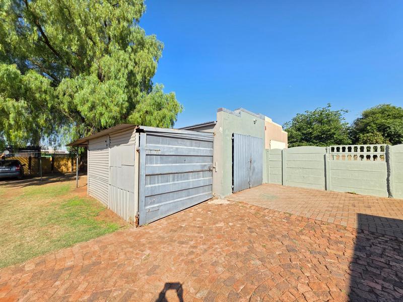 4 Bedroom Property for Sale in Rothdene Gauteng