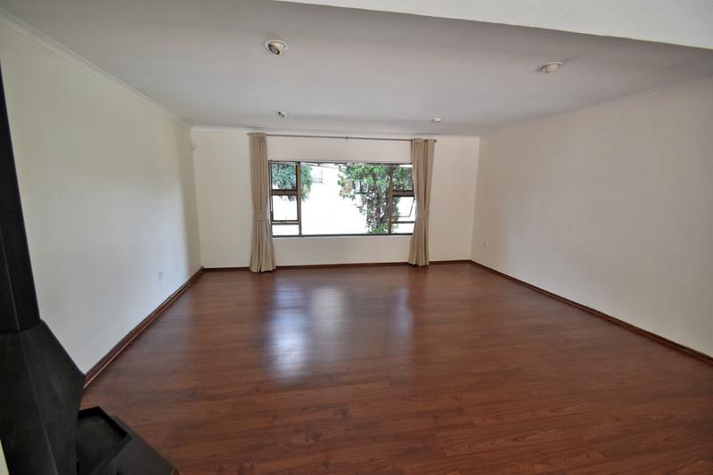 To Let 4 Bedroom Property for Rent in Benmore Gardens Gauteng