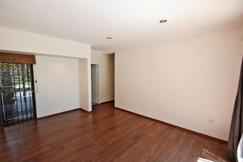 To Let 4 Bedroom Property for Rent in Benmore Gardens Gauteng