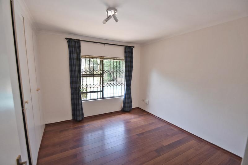 To Let 4 Bedroom Property for Rent in Benmore Gardens Gauteng