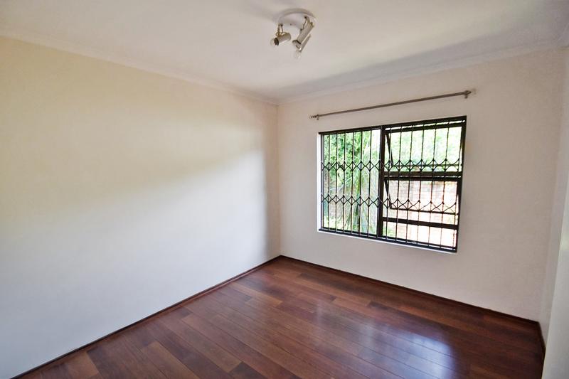 To Let 4 Bedroom Property for Rent in Benmore Gardens Gauteng