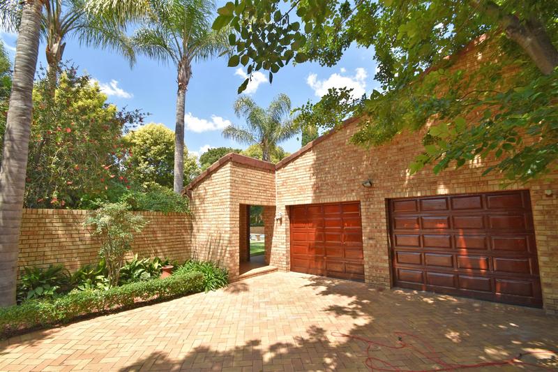 To Let 4 Bedroom Property for Rent in Benmore Gardens Gauteng