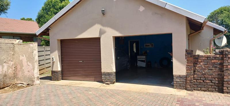 3 Bedroom Property for Sale in Birchleigh North Gauteng