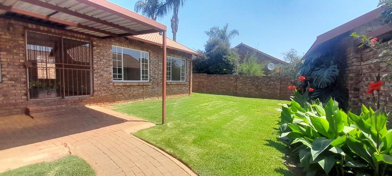 To Let 2 Bedroom Property for Rent in Amberfield Gauteng