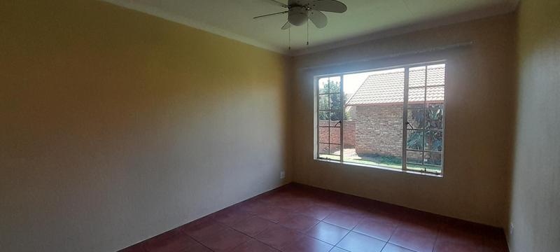 To Let 2 Bedroom Property for Rent in Amberfield Gauteng