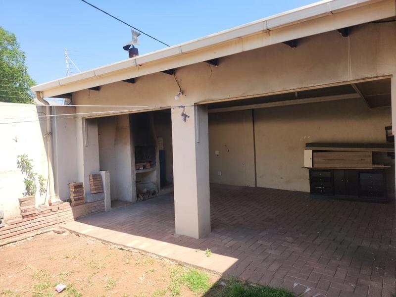 To Let 3 Bedroom Property for Rent in Rosettenville Gauteng