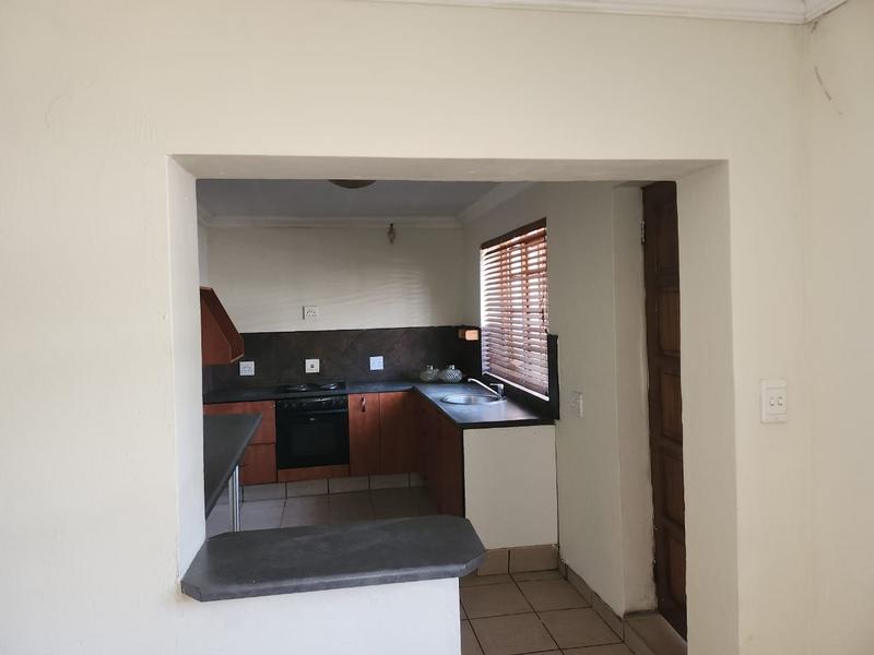 To Let 2 Bedroom Property for Rent in Rosettenville Gauteng