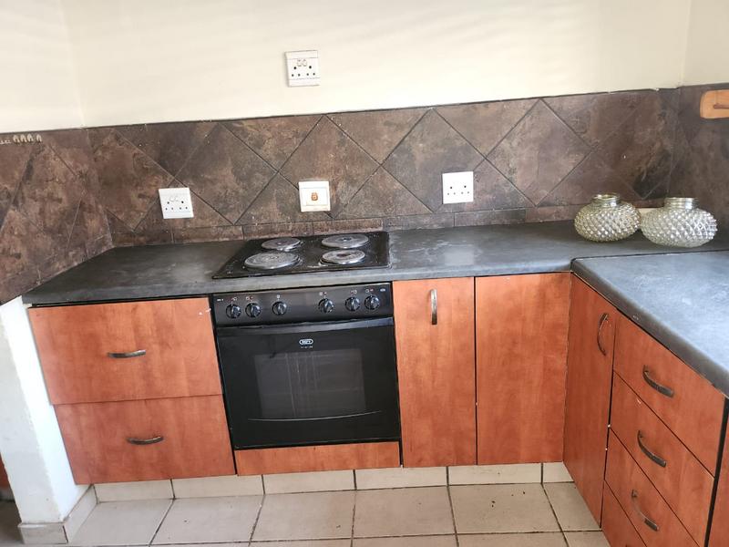 To Let 2 Bedroom Property for Rent in Rosettenville Gauteng
