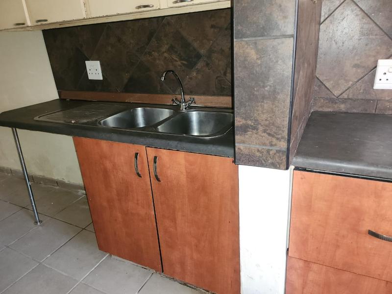 To Let 2 Bedroom Property for Rent in Rosettenville Gauteng