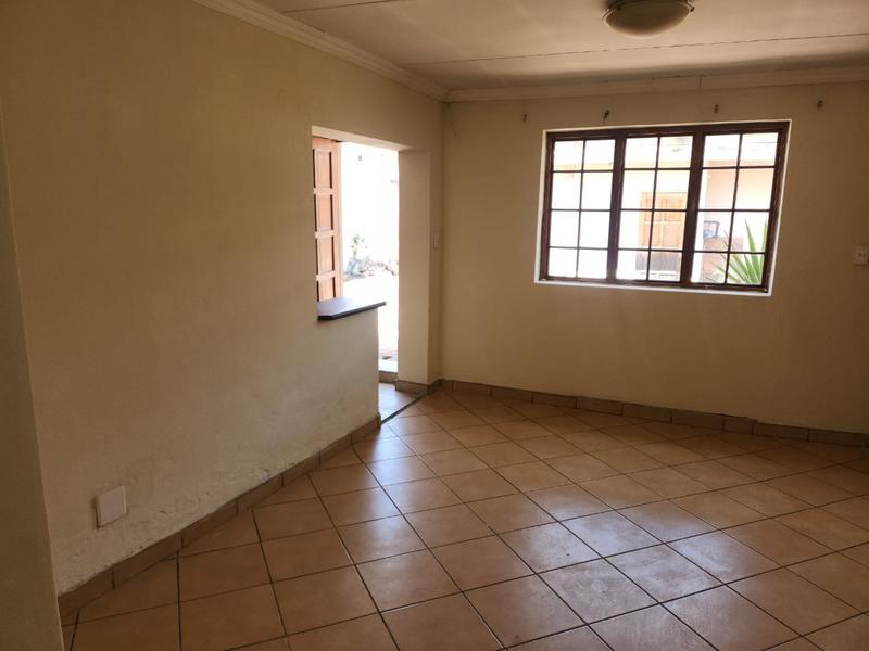 To Let 2 Bedroom Property for Rent in Rosettenville Gauteng