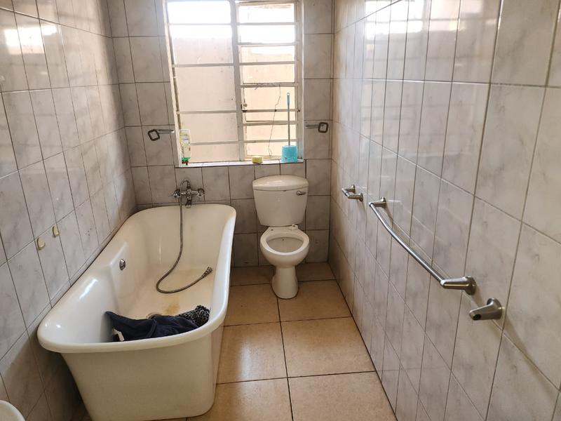 To Let 2 Bedroom Property for Rent in Rosettenville Gauteng