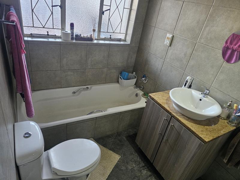 To Let 2 Bedroom Property for Rent in Kensington Gauteng