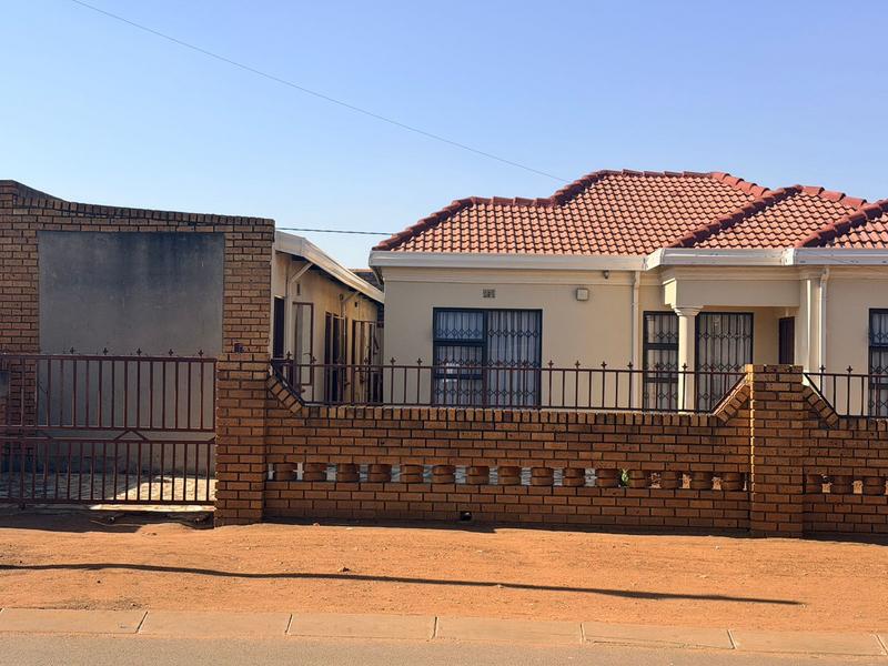 2 Bedroom Property for Sale in Likole Gauteng