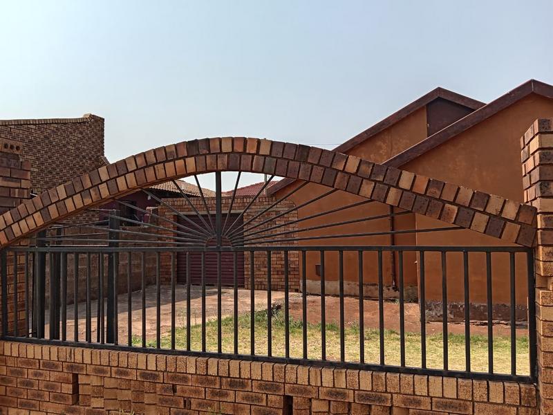 3 Bedroom Property for Sale in Vosloorus Ext 3 Gauteng