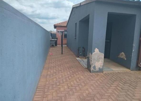 To Let 3 Bedroom Property for Rent in Protea Glen Gauteng