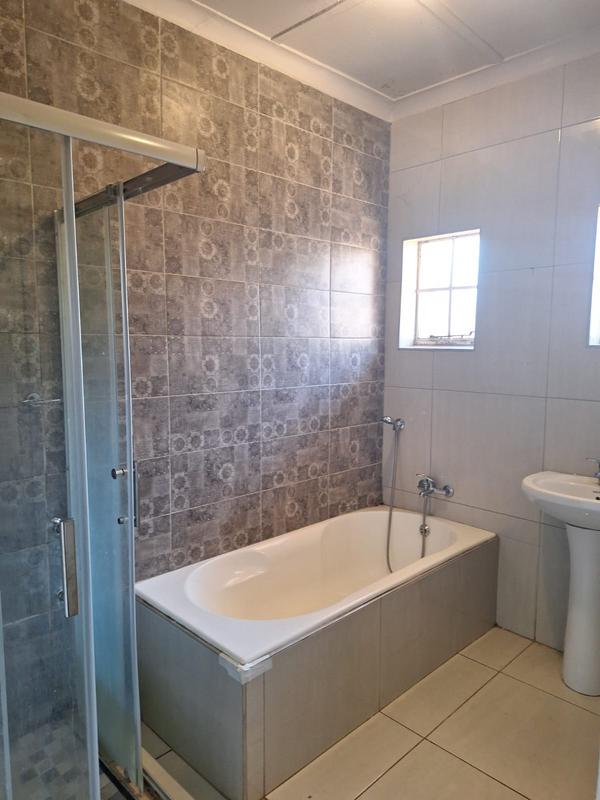 To Let 3 Bedroom Property for Rent in Roosevelt Park Gauteng