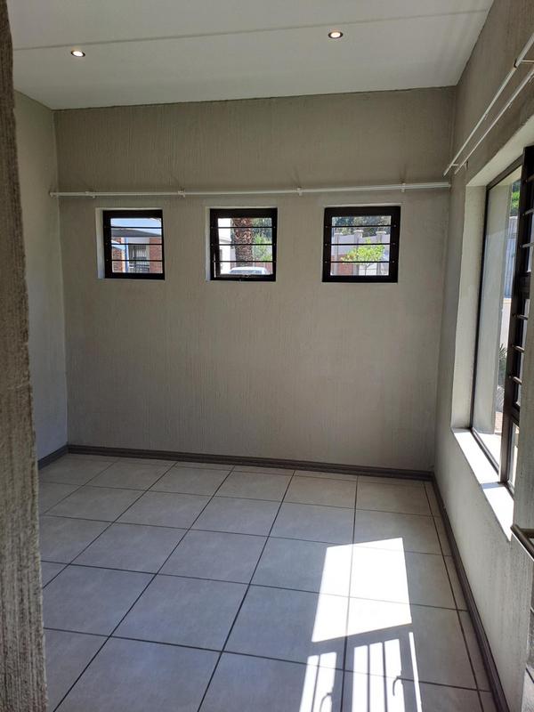 2 Bedroom Property for Sale in Victory Park Gauteng