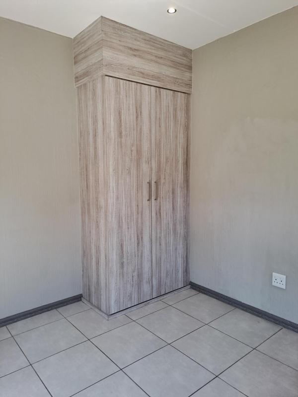 2 Bedroom Property for Sale in Victory Park Gauteng