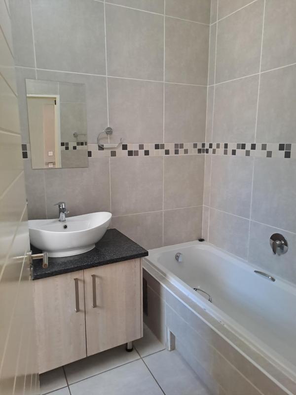 2 Bedroom Property for Sale in Victory Park Gauteng