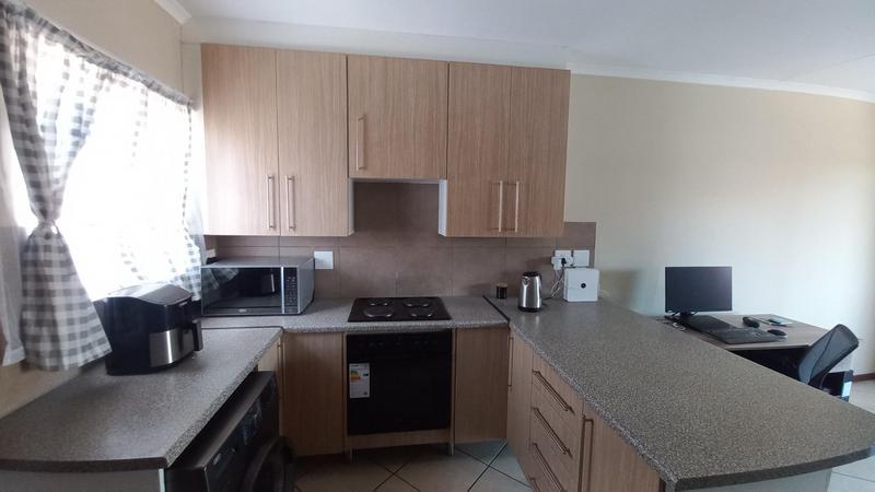 To Let 2 Bedroom Property for Rent in Monavoni Gauteng