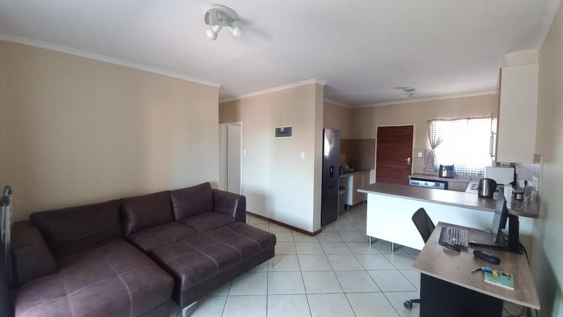 To Let 2 Bedroom Property for Rent in Monavoni Gauteng