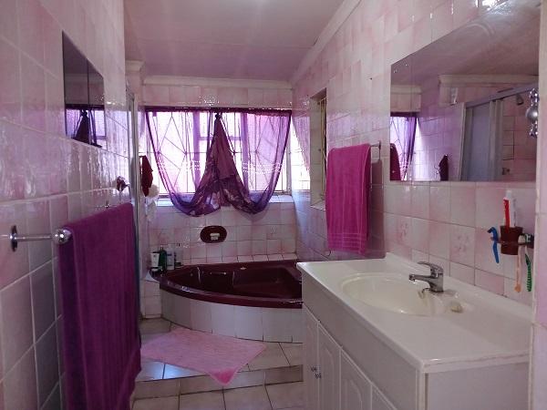 4 Bedroom Property for Sale in Vanderbijlpark CE 2 Gauteng