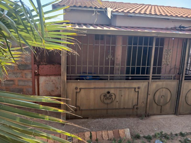2 Bedroom Property for Sale in Lehae Gauteng