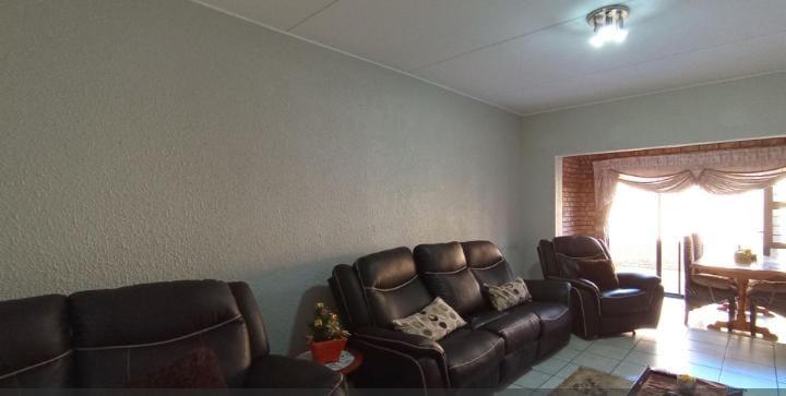 3 Bedroom Property for Sale in Klippoortjie Gauteng