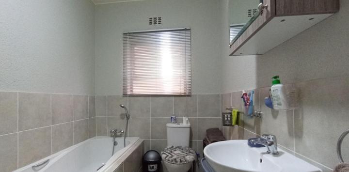 3 Bedroom Property for Sale in Klippoortjie Gauteng
