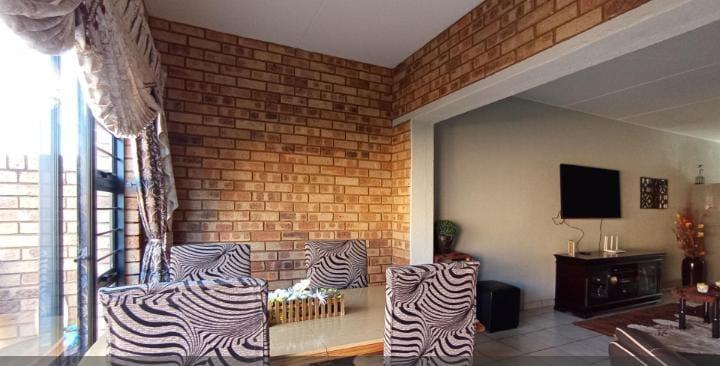 3 Bedroom Property for Sale in Klippoortjie Gauteng