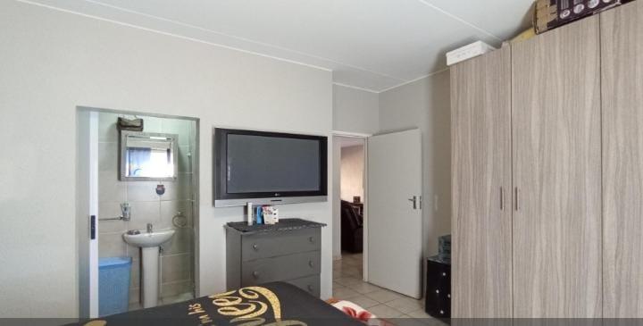 3 Bedroom Property for Sale in Klippoortjie Gauteng