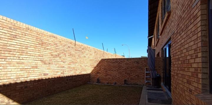 3 Bedroom Property for Sale in Klippoortjie Gauteng