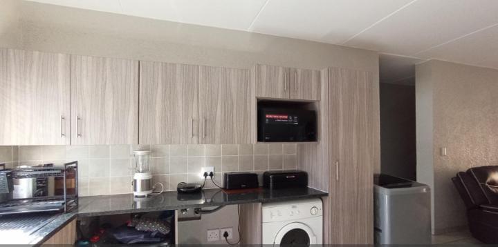 3 Bedroom Property for Sale in Klippoortjie Gauteng