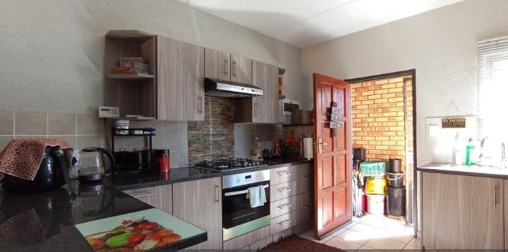 3 Bedroom Property for Sale in Klippoortjie Gauteng