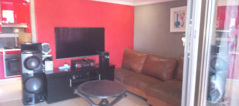 3 Bedroom Property for Sale in Zonkezizwe Gauteng