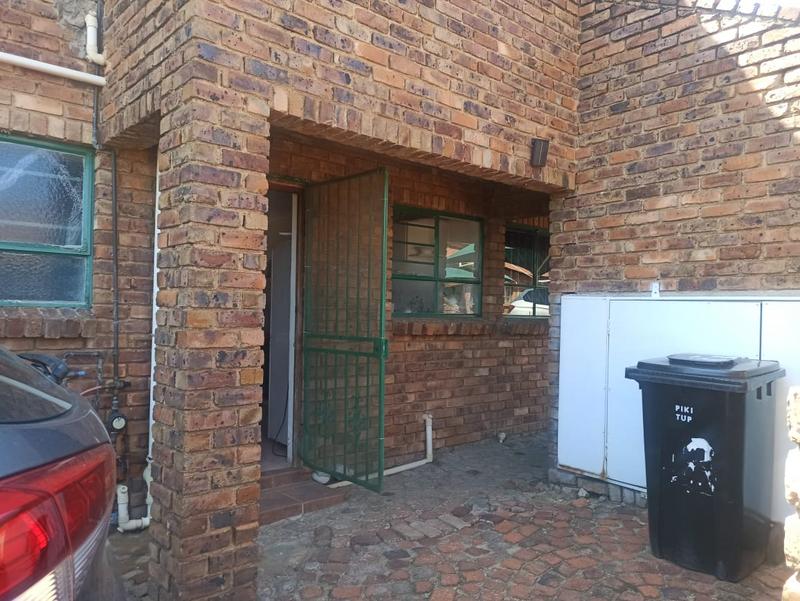 2 Bedroom Property for Sale in Suideroord Gauteng