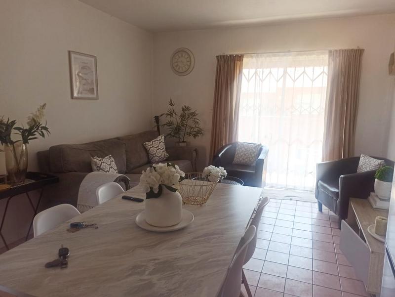 2 Bedroom Property for Sale in Suideroord Gauteng